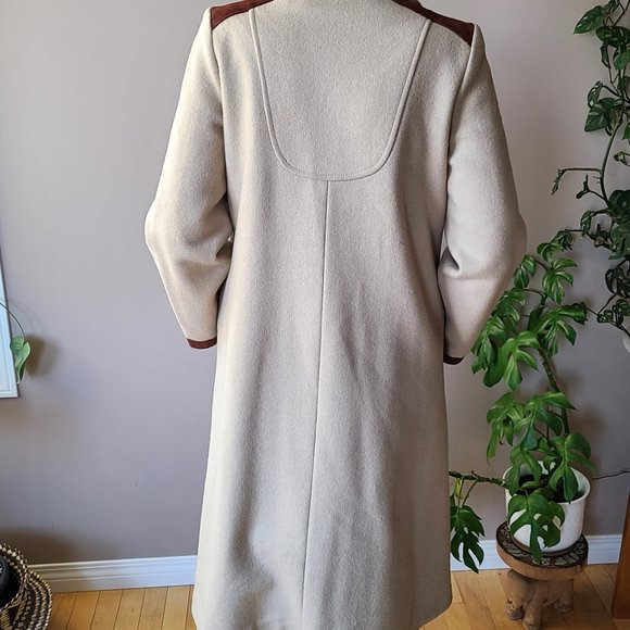100% wool beautiful vintage 1970s 1980s beige coat with brown details. - Picture 8 of 16